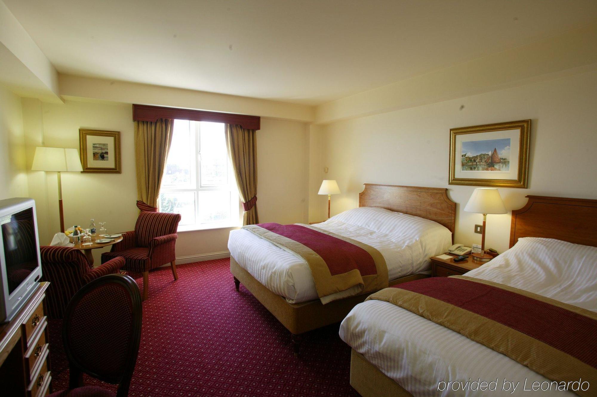 Galway Bay Hotel Conference & Leisure Centre Room photo